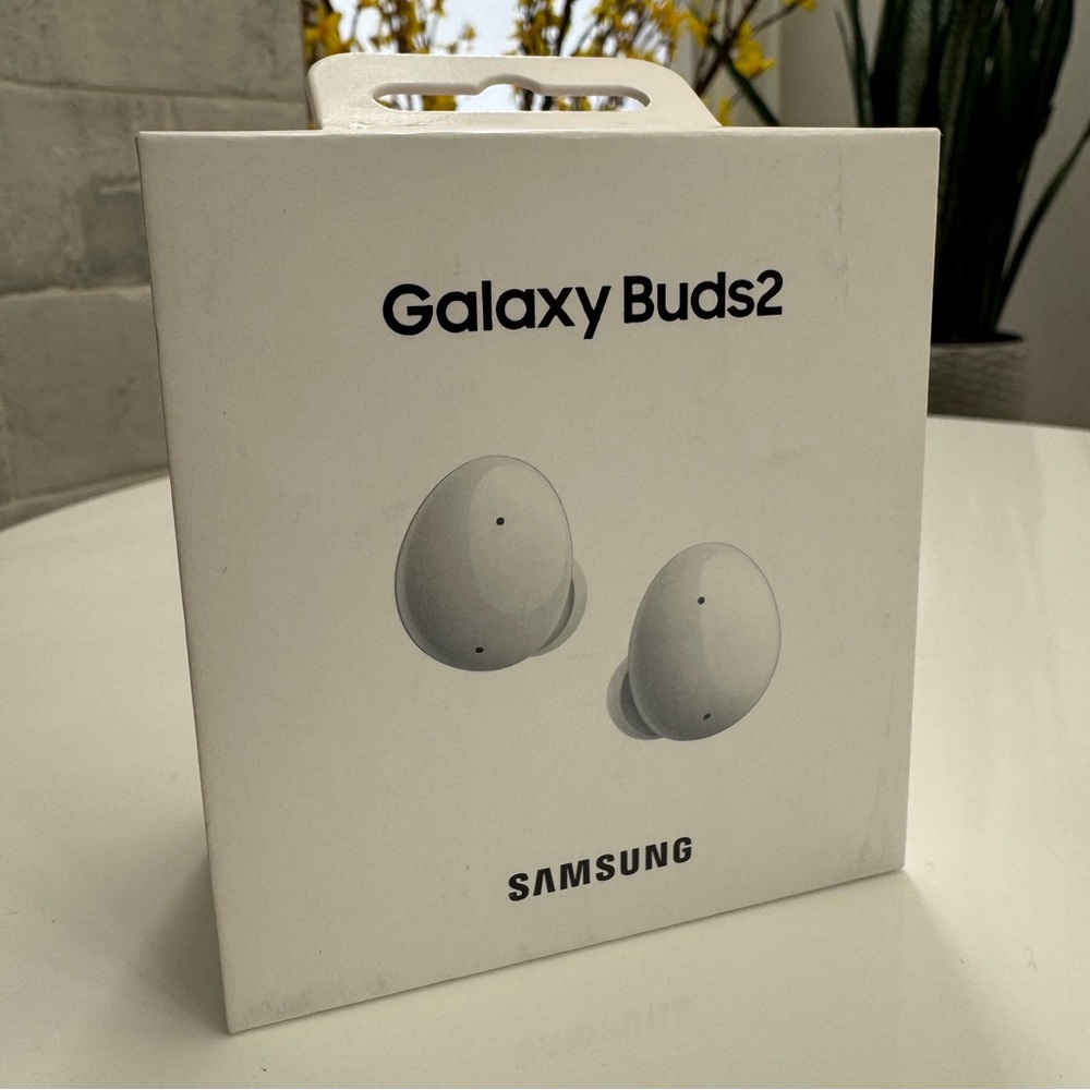 🆕 🎧🎵🎶🔊 Samsung Galaxy Buds2 Bluetooth Earbuds in white